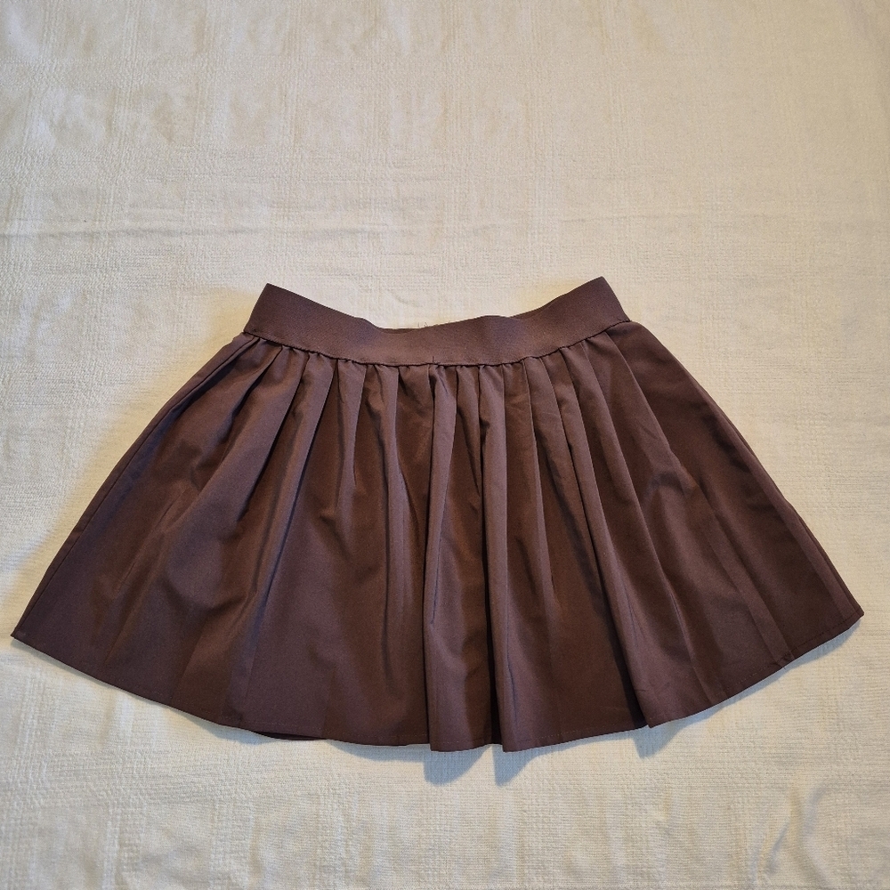 If it Were Me womens size M brown pleated skort, elastic waist with shorts, EUC